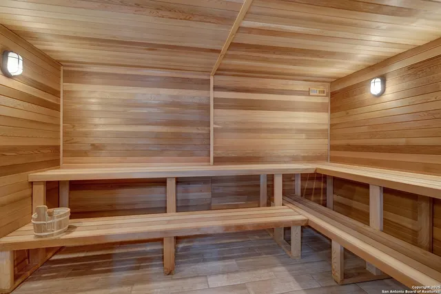 $950,000 | 217 West Driftwood Drive, Fredericksburg, TX 78624