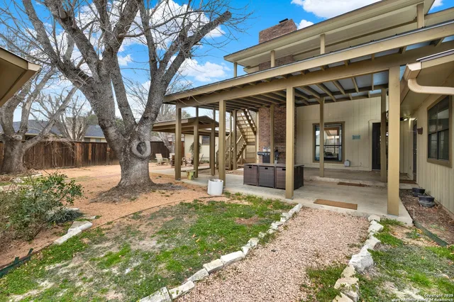 $950,000 | 217 West Driftwood Drive, Fredericksburg, TX 78624