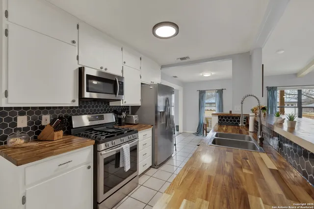 $950,000 | 217 West Driftwood Drive, Fredericksburg, TX 78624