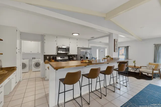 $950,000 | 217 West Driftwood Drive, Fredericksburg, TX 78624