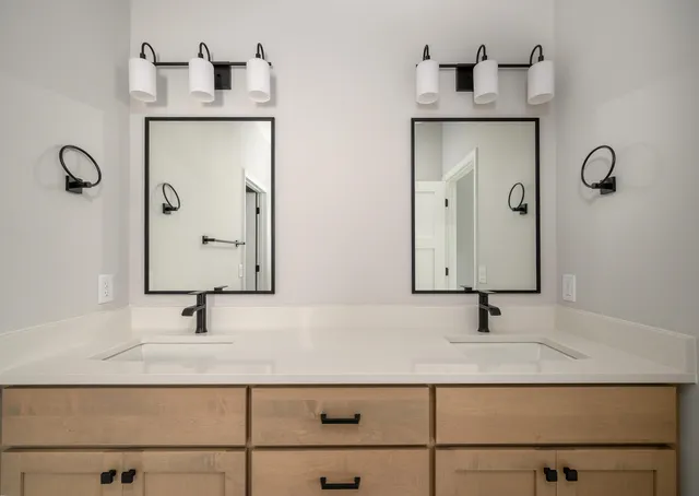 $589,900 | 520 Fox Den Drive, Oregon, WI 53575