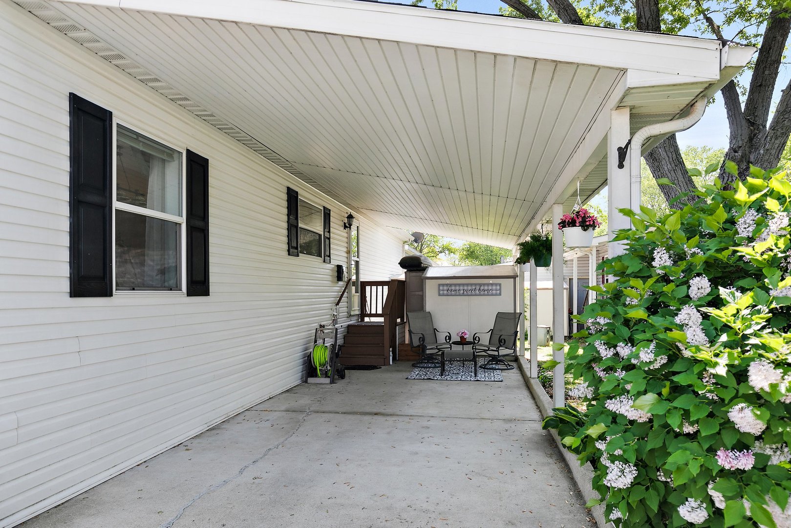 1054 Lakeview Road Elgin, IL 60123 - Photo 3 of 30