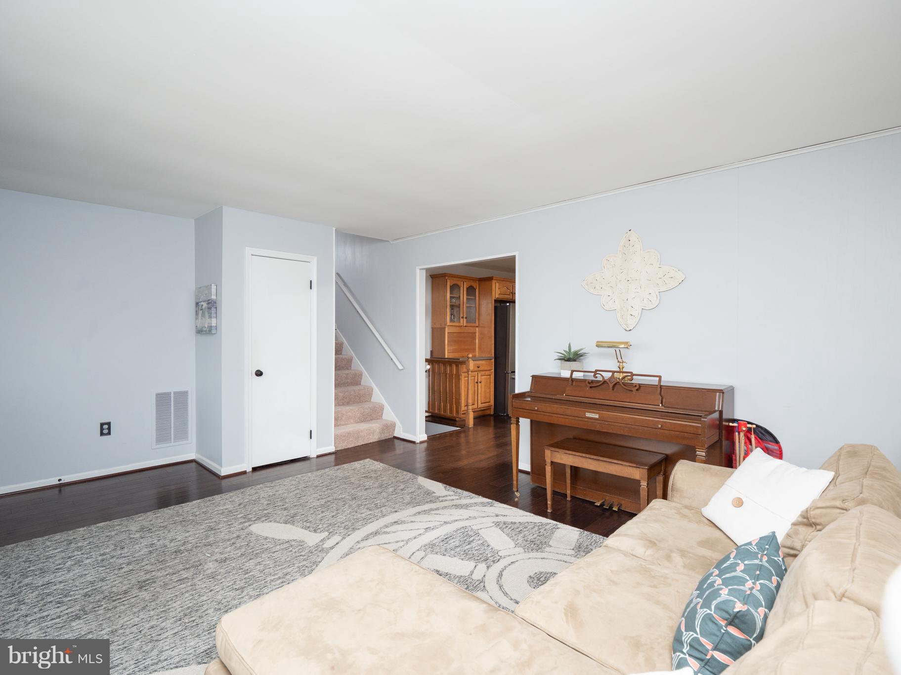 291 Deale Road Tracys Landing, MD 20779 - Photo 4 of 32 Living Room