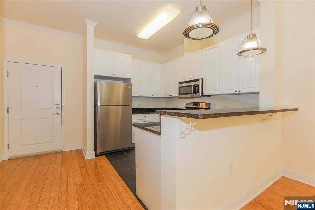 2 Main Street, Unit D404 Edgewater, NJ 07020 - Photo 2 of 18