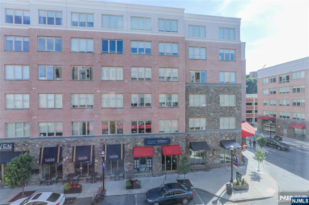 2 Main Street, Unit D404 Edgewater, NJ 07020 - Photo 4 of 18