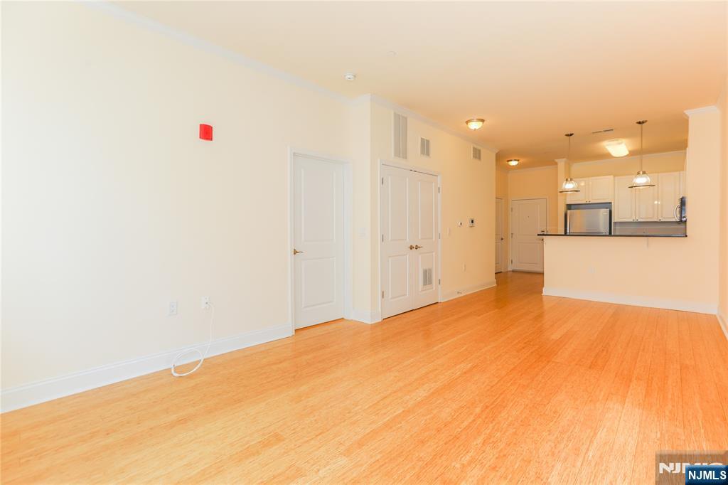 2 Main Street, Unit D404 Edgewater, NJ 07020 - Photo 5 of 18