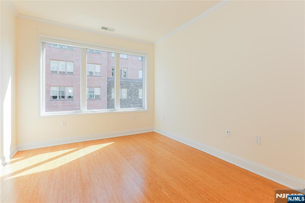 2 Main Street, Unit D404 Edgewater, NJ 07020 - Photo 10 of 18