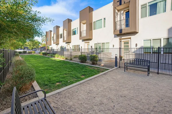 $3,500 | 5151 North 13th Place, Unit 5, Phoenix, AZ 85014