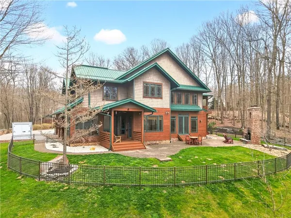 a view of a house with backyard and sitting area