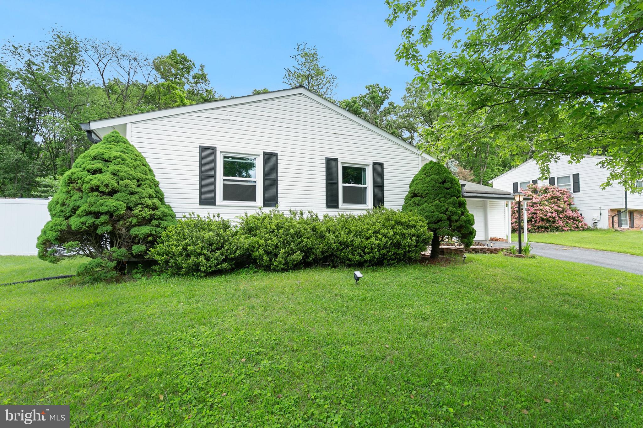 11929 Bayswater Road Gaithersburg, MD 20878 - Photo 2 of 61