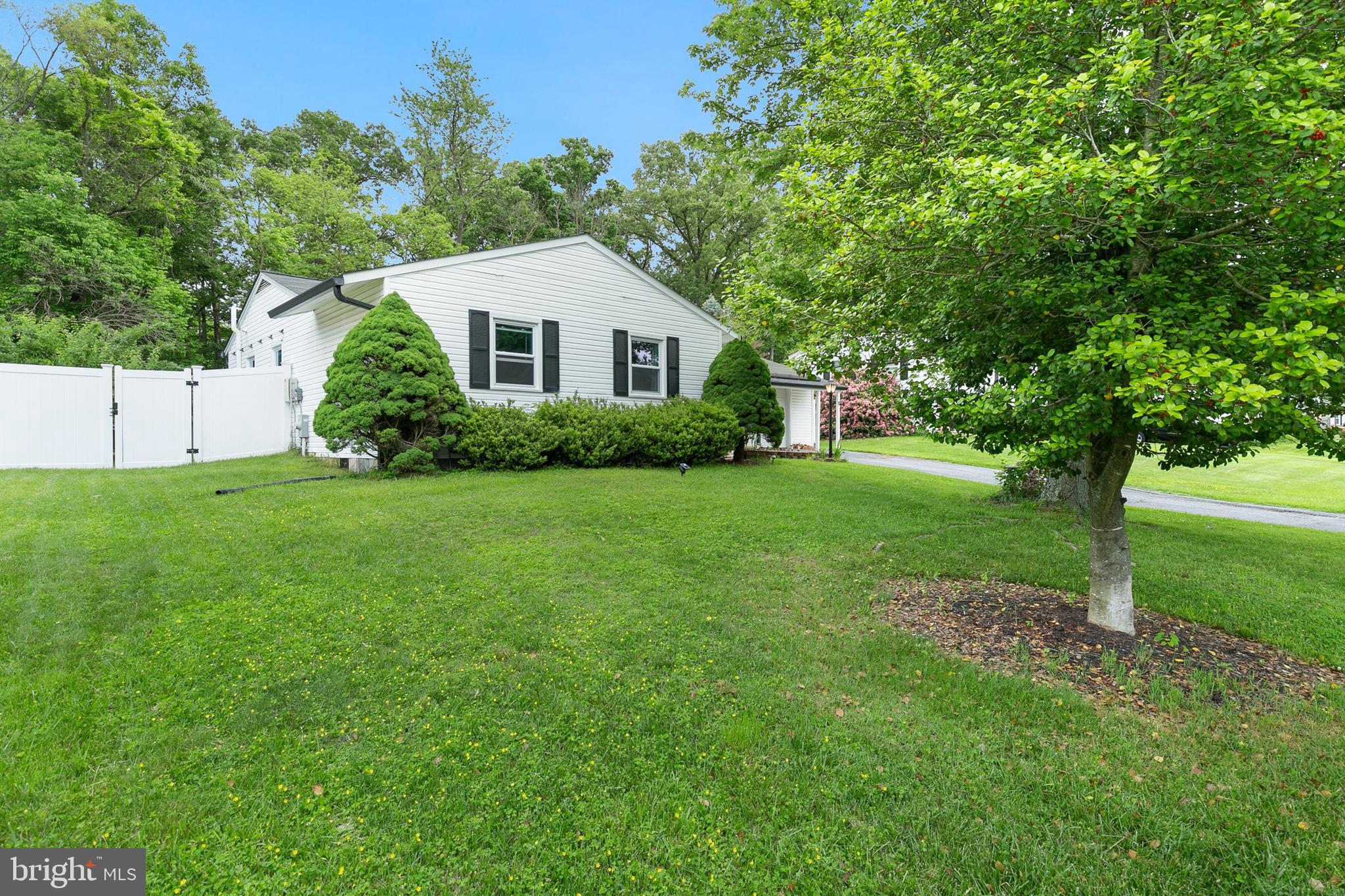 11929 Bayswater Road Gaithersburg, MD 20878 - Photo 3 of 61