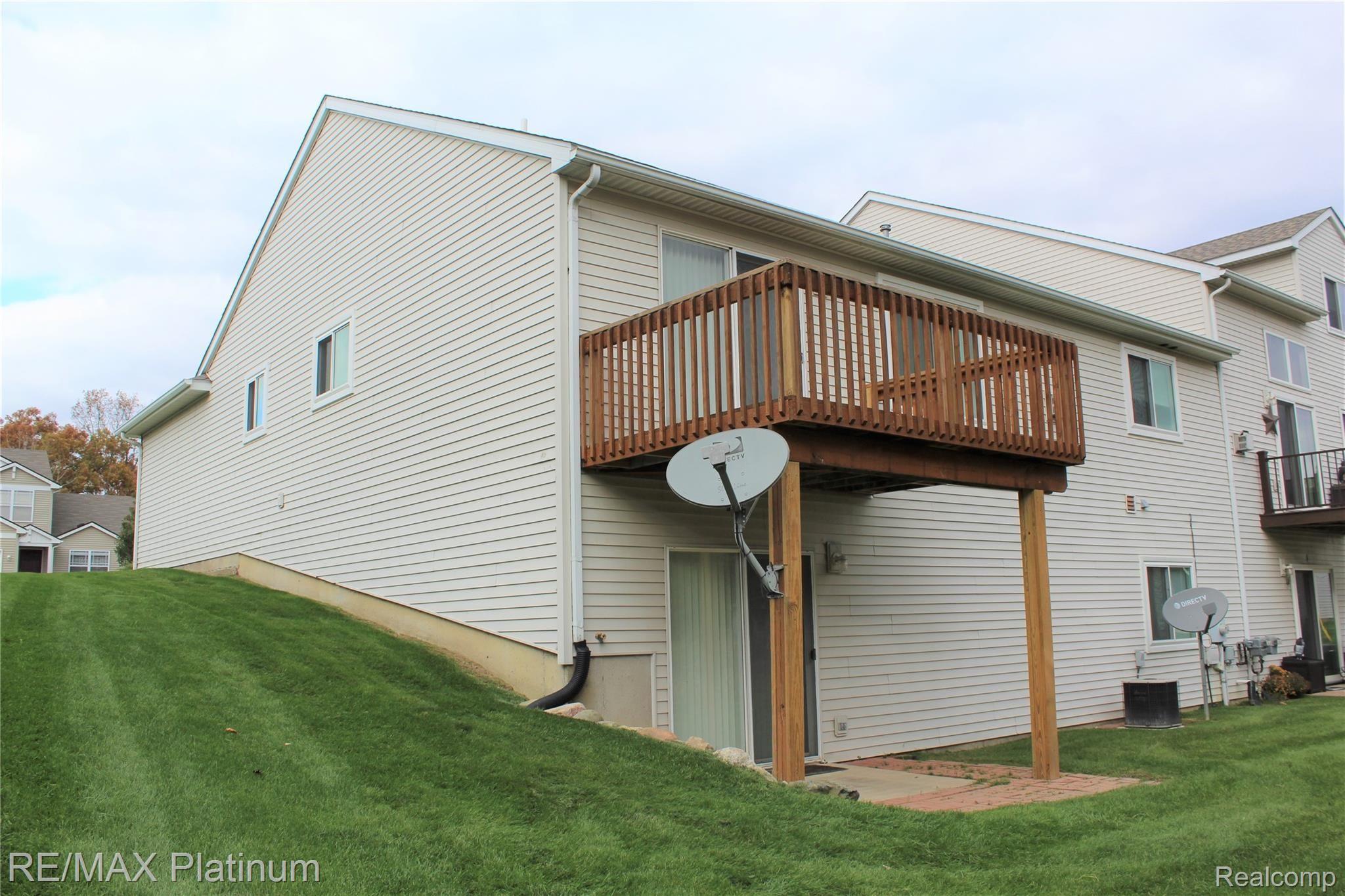 89 Sedum Road Howell, MI 48843 - Photo 2 of 27 IMG_2122.JPG