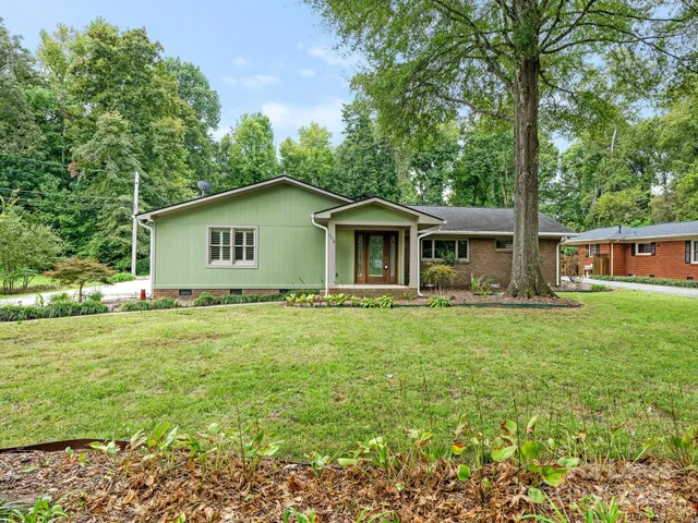 a view of a house with a backyard