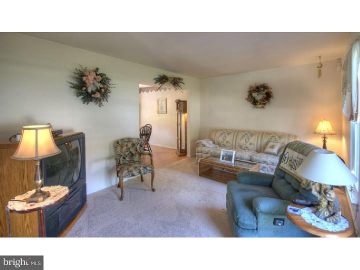 40 Brighton Road Westampton, NJ 08060 - Photo 14 of 24 Living Room