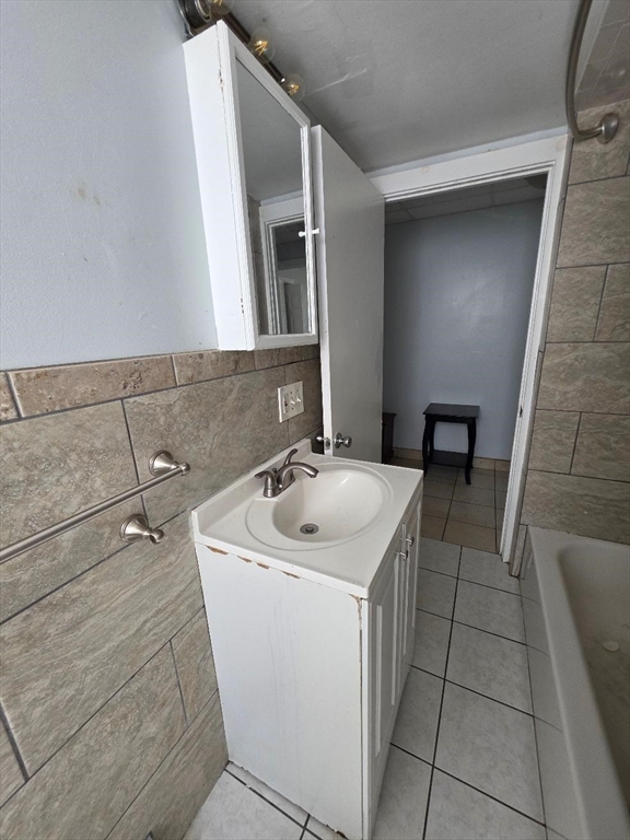196 Rodman Street, Unit 2 Fall River, MA 02721 - Photo 14 of 16