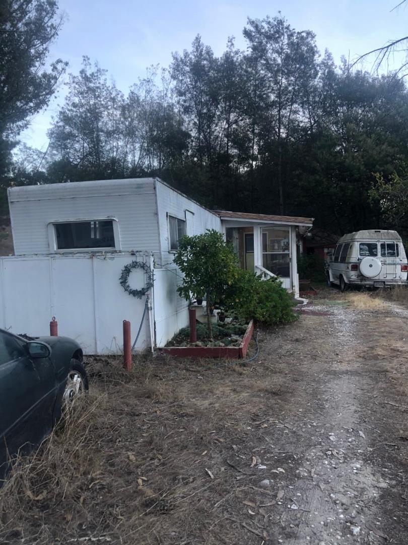 271 Paradise Road Salinas, CA 93907 - Photo 4 of 4 a view of a car garage