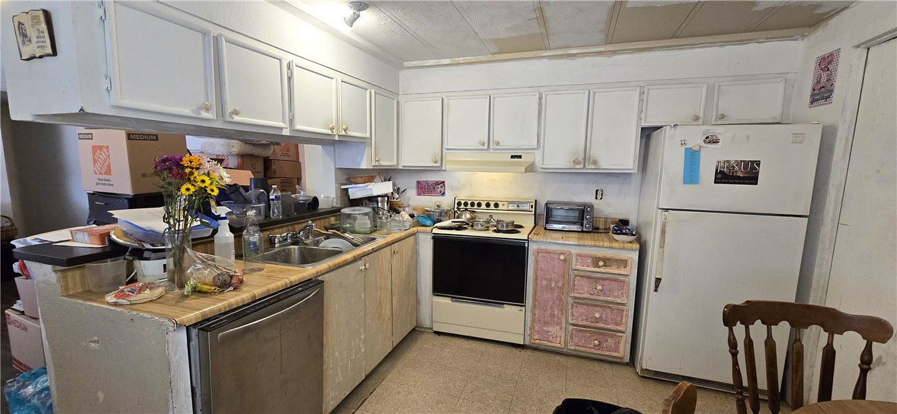 357 South Magma Road Golden Valley, AZ 86413 - Photo 12 of 39 Kitchen