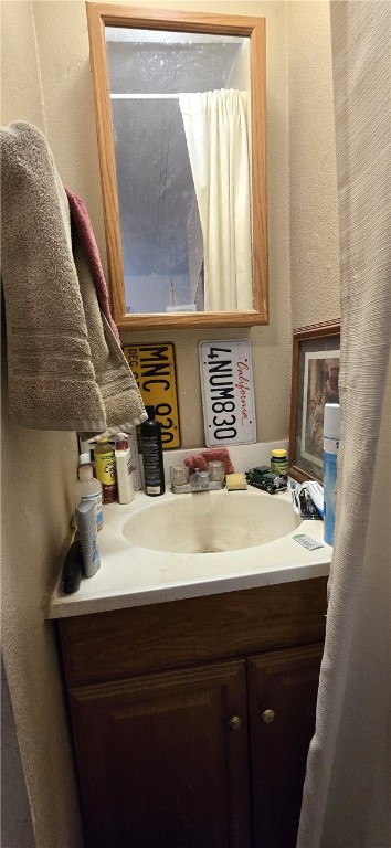 357 South Magma Road Golden Valley, AZ 86413 - Photo 21 of 39 Master Bathroom