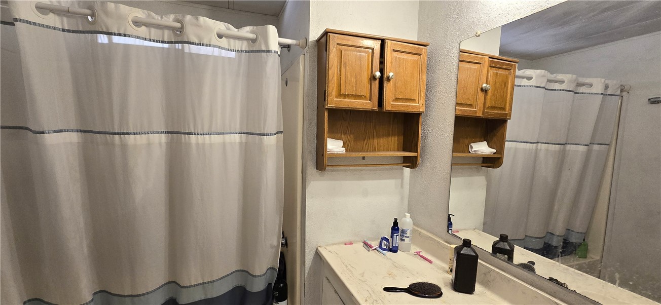 357 South Magma Road Golden Valley, AZ 86413 - Photo 29 of 39 Bathroom????????????????????????????????