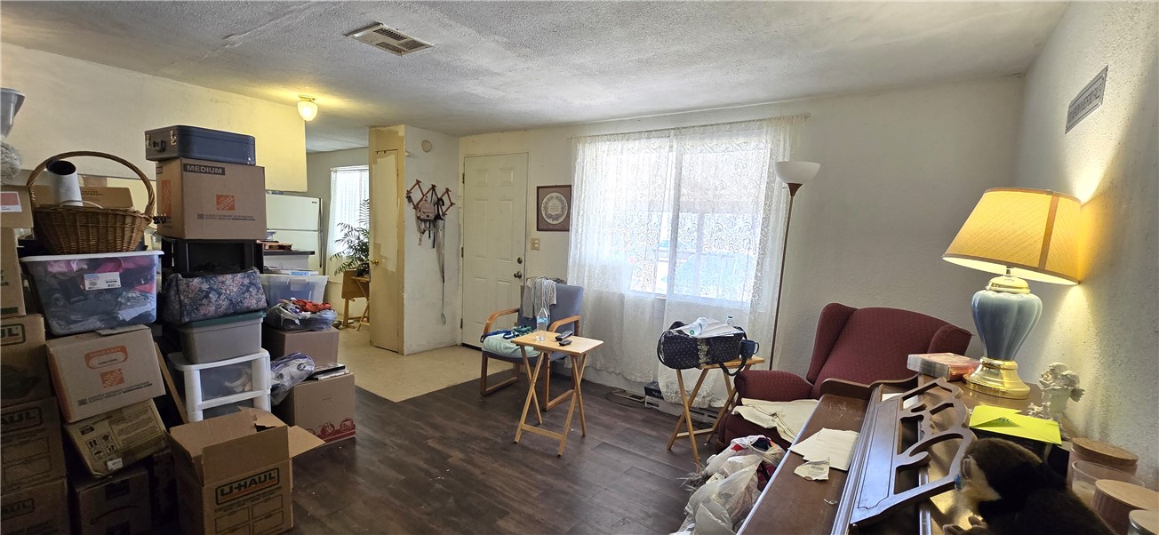 357 South Magma Road Golden Valley, AZ 86413 - Photo 8 of 39 Living Room