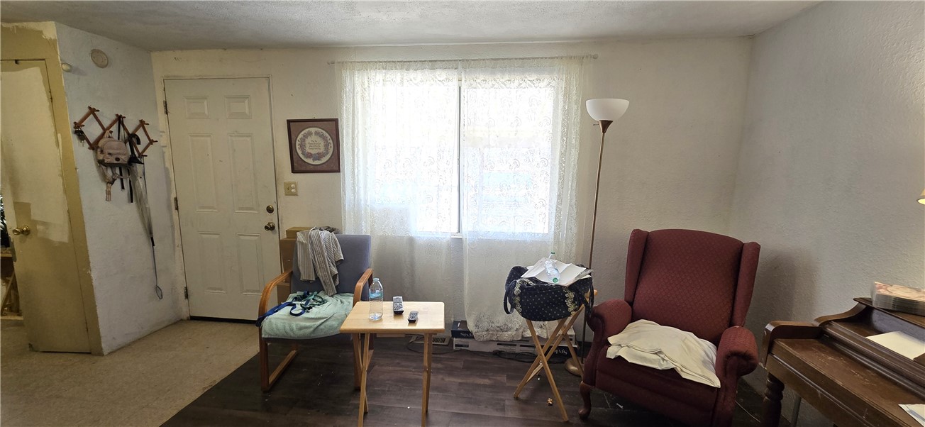 357 South Magma Road Golden Valley, AZ 86413 - Photo 10 of 39 Living Room