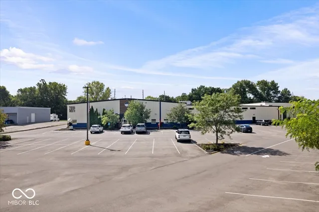 $1,980 | 201 West Carmel Drive, Carmel, IN 46032