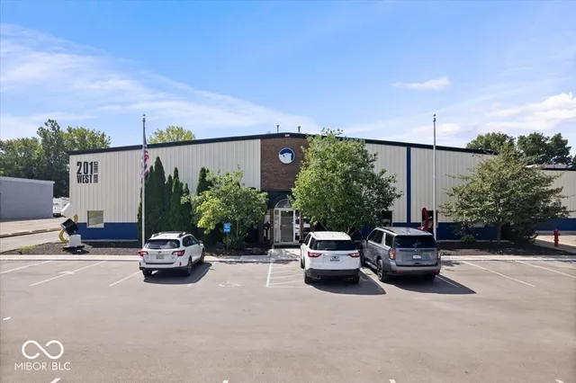 $1,980 | 201 West Carmel Drive, Carmel, IN 46032