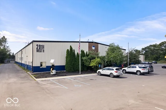 $1,980 | 201 West Carmel Drive, Carmel, IN 46032