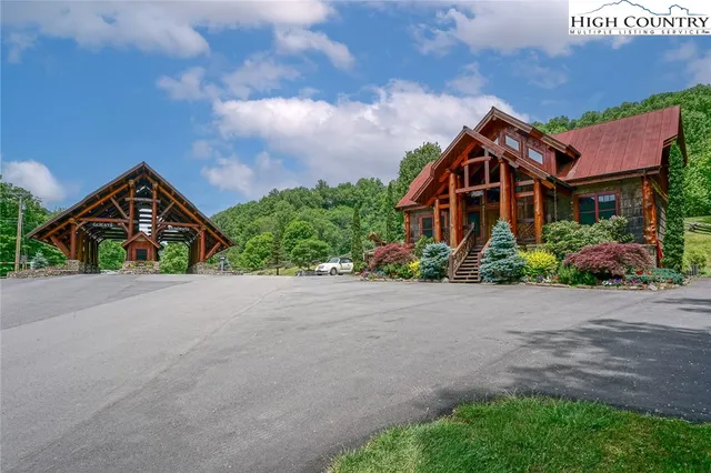 $2,137,000 | 95 Autumn Blaze Court, Banner Elk, NC 28604