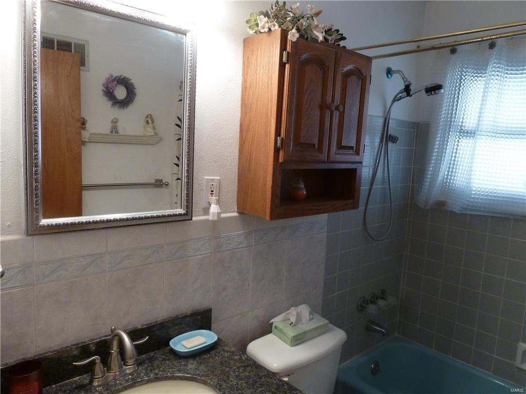 950 Derhake Road Florissant, MO 63033 - Photo 16 of 27 Gallery Image 16