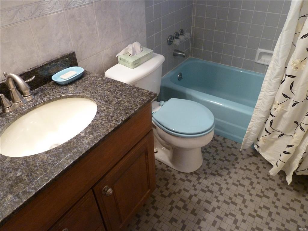 950 Derhake Road Florissant, MO 63033 - Photo 17 of 27 Gallery Image 17