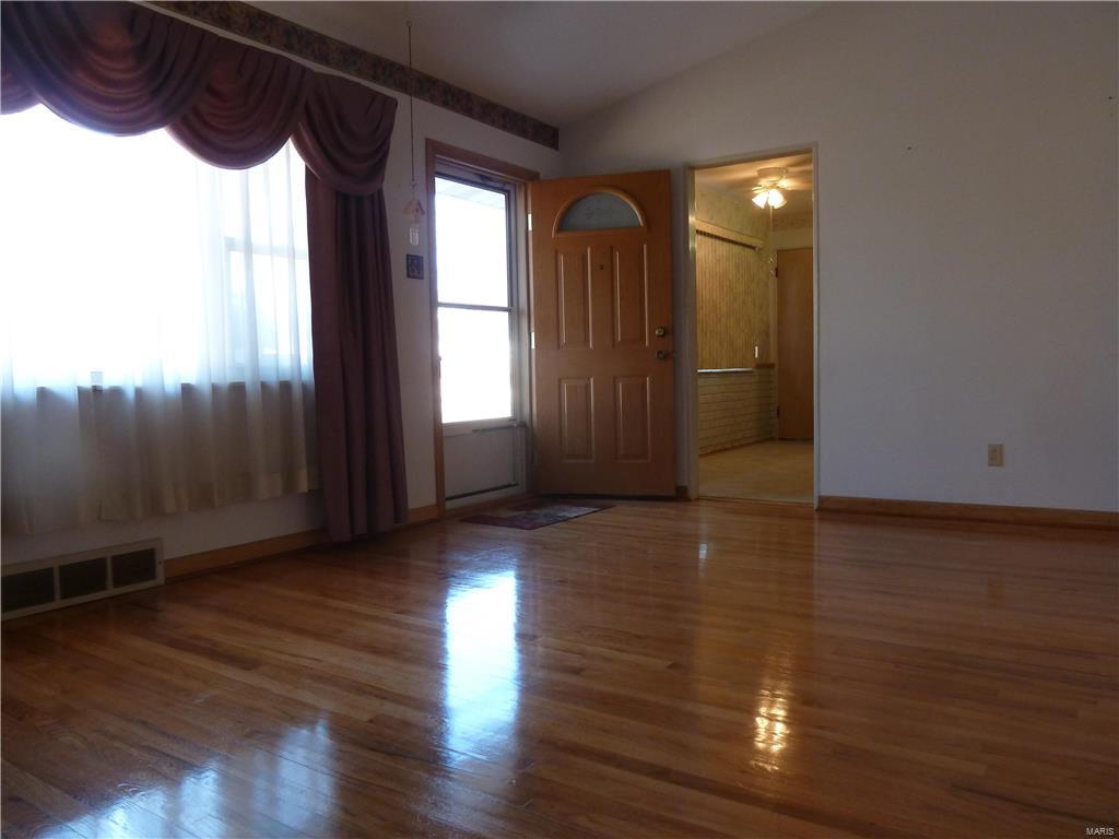 950 Derhake Road Florissant, MO 63033 - Photo 4 of 27 Gallery Image 4