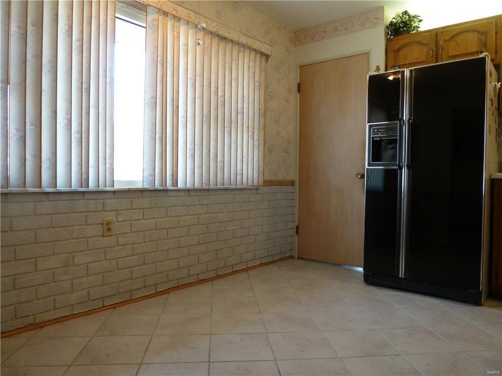 950 Derhake Road Florissant, MO 63033 - Photo 5 of 27 Gallery Image 5
