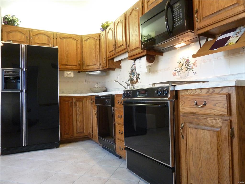 950 Derhake Road Florissant, MO 63033 - Photo 6 of 27 Gallery Image 6