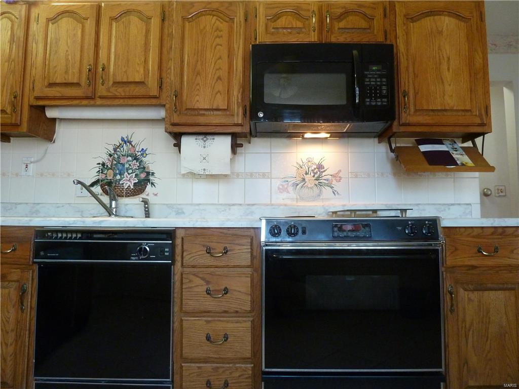 950 Derhake Road Florissant, MO 63033 - Photo 7 of 27 Gallery Image 7