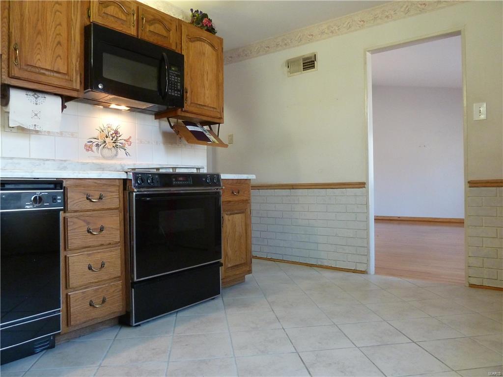 950 Derhake Road Florissant, MO 63033 - Photo 8 of 27 Gallery Image 8