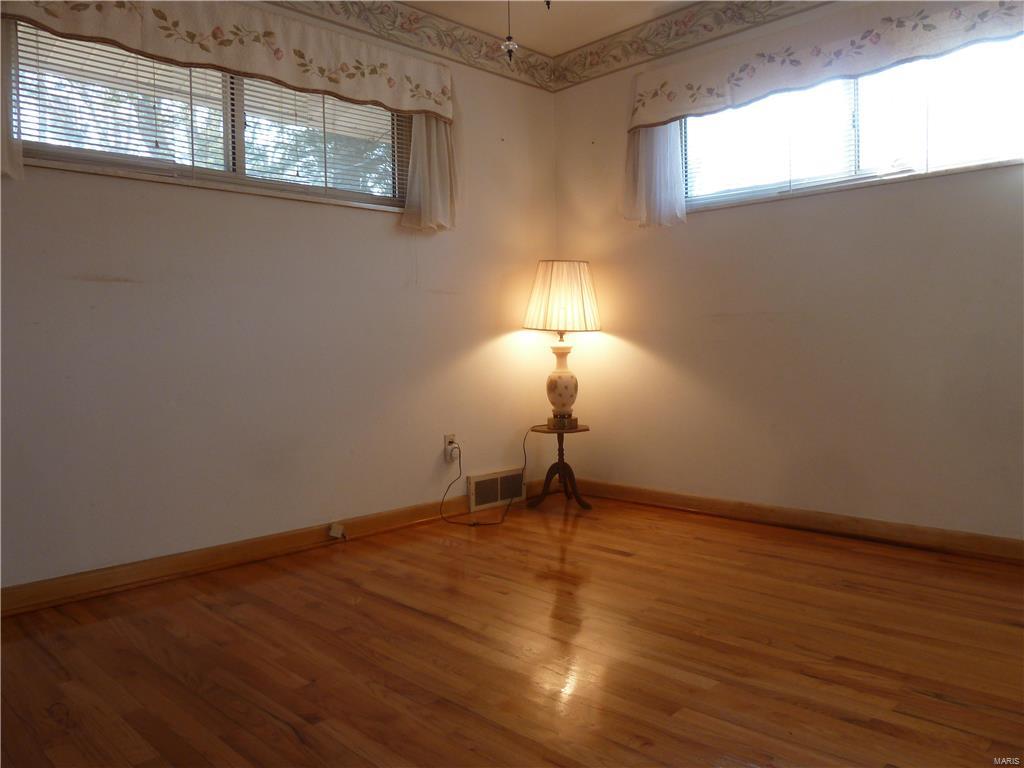 950 Derhake Road Florissant, MO 63033 - Photo 9 of 27 Gallery Image 9
