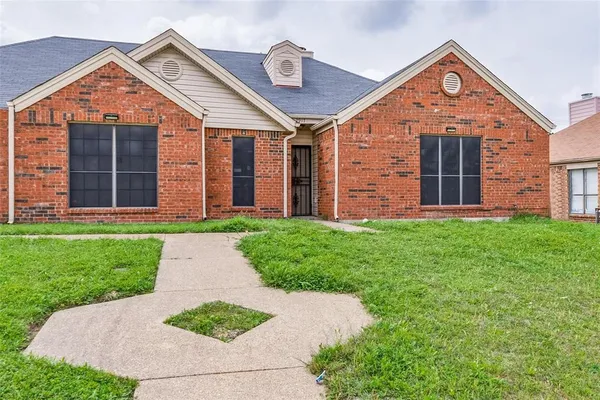 $194,000 | 2917 Tanglewood Drive, Lancaster, TX 75134