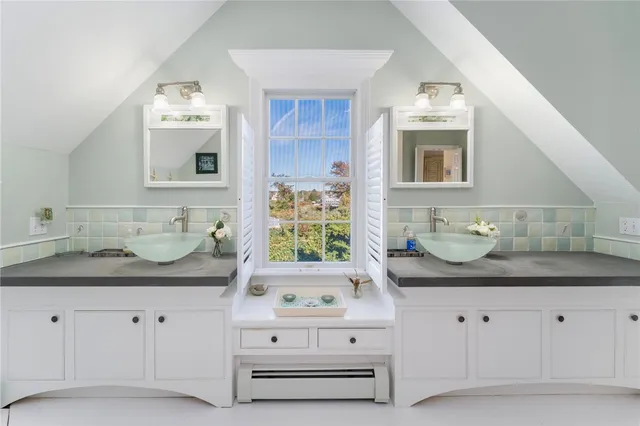 $1,995,000 | 27 West Willow Lane, Charlestown, RI 02813