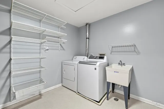 $289,900 | 9521 Georgetown Lane, Crystal Lake, IL 60014