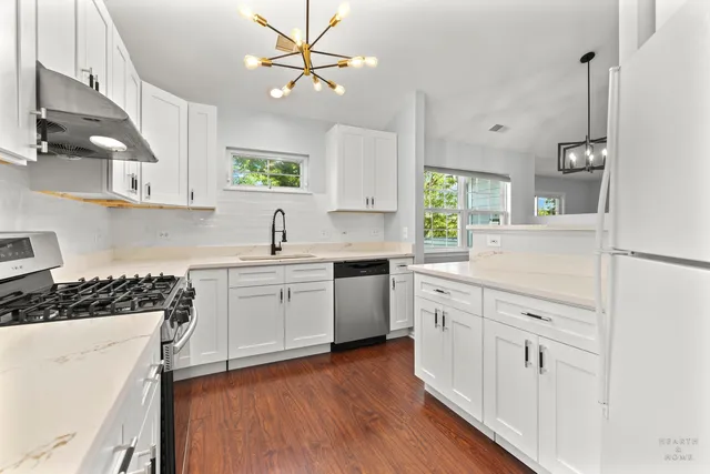 $289,900 | 9521 Georgetown Lane, Crystal Lake, IL 60014