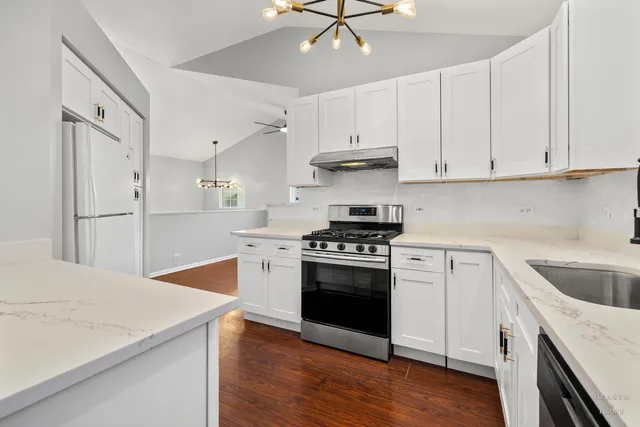 $289,900 | 9521 Georgetown Lane, Crystal Lake, IL 60014