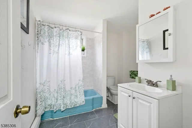 $580,000 | 212 Highway 23, Hamburg, NJ 07419