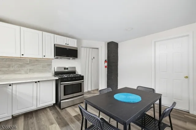 $580,000 | 212 Highway 23, Hamburg, NJ 07419