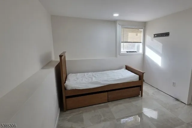 $580,000 | 212 Highway 23, Hamburg, NJ 07419