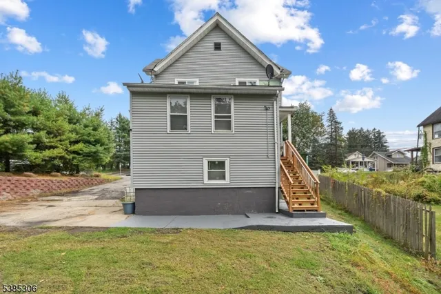 $580,000 | 212 Highway 23, Hamburg, NJ 07419