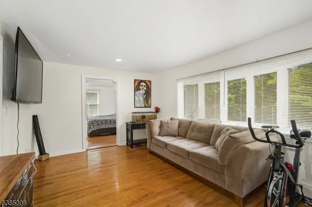 $580,000 | 212 Highway 23, Hamburg, NJ 07419