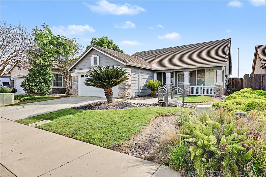 3632 Swan Court Merced, CA 95340 - Photo 1 of 50 a front view of house with yard and outdoor seating