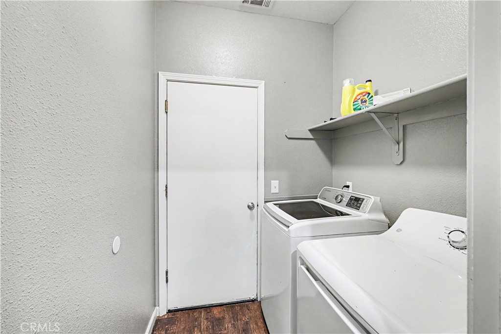 3632 Swan Court Merced, CA 95340 - Photo 40 of 50 a utility room with dryer and washer
