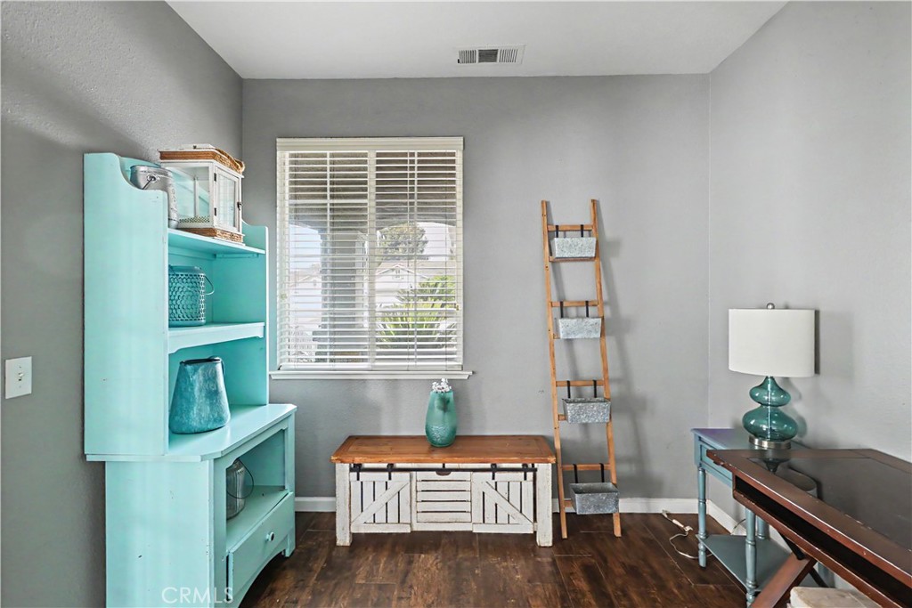 3632 Swan Court Merced, CA 95340 - Photo 44 of 50 a living room with furniture and a window